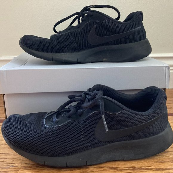 Nike Black Mesh Womens Size 8.5 Runners - Picture 3 of 8